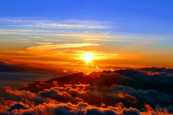 Haleakala Sunrise Tour with Breakfast and West Side Pickup - Dress for the cold, plan for the winding drive