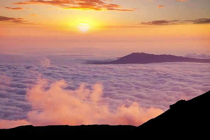 Haleakala Sunrise Tour with Breakfast and West Side Pickup - The Haleakala National Park summit: prime viewing means getting there early