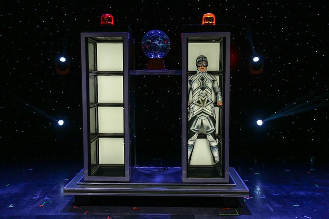 Hamners' Unbelievable Variety Show in Branson - The supporting acts: aerials, Cyr wheel, impressions, and music