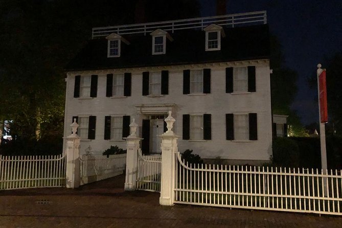 Haunted Footsteps Best Ghost & Paranormal Salem Tour - Meeting at 8 Central Street and planning your parking reality
