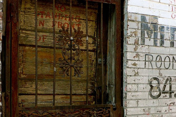 Haunted Memphis Walking Ghost Tour - Stop 4: The Green Beetle, a haunted gangster hideout you see from outside