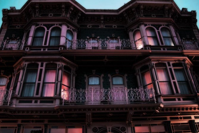 Haunted San Diego: The Only Ghost Tour with Exclusive Entry - Costumed storytellers: humor, timing, and why guide choice matters