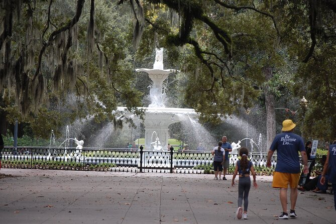 Heart of Savannah History Walking Tour - 2hr - Gordon Monument and Tomochichi under your feet