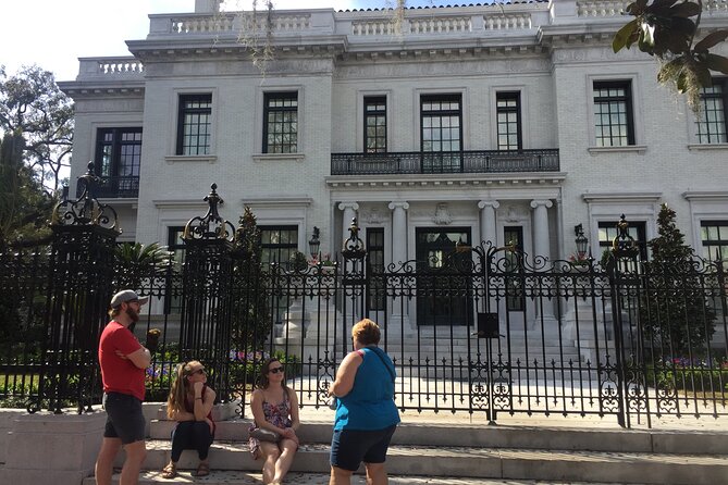 Heart of Savannah History Walking Tour - 2hr - Chippewa Square and the Forrest Gump waiting moment