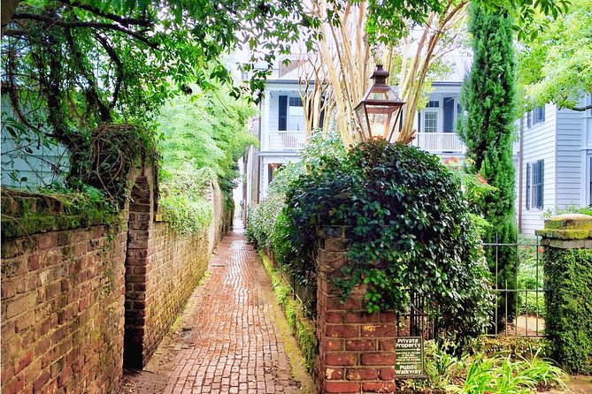 Hidden Alleyways and Historic Sites Small-Group Walking Tour - South of Broad: residential alleys with Revolutionary and Civil War context