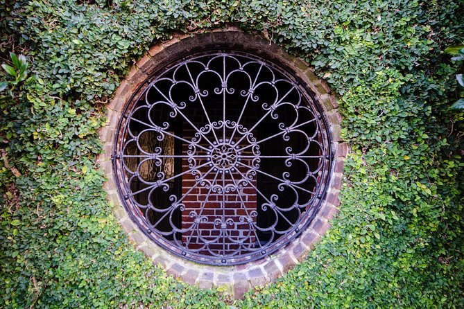 Highlights of Charleston Guided Walking Tour - A tight, two-hour walk with a small-group vibe