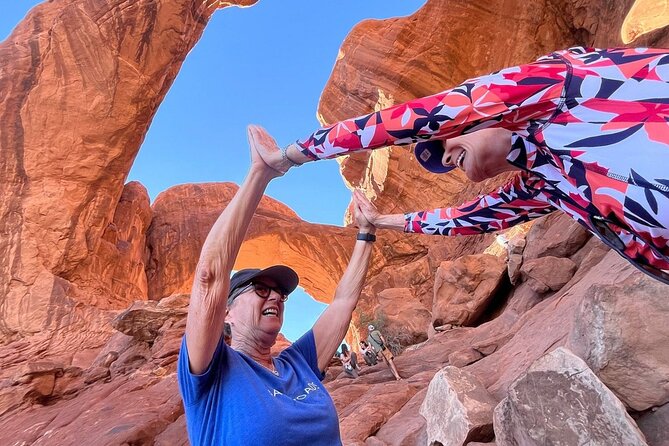 HIGHLY RATED Arches National Park Sightseeing Tour From Moab Utah - Park Avenue Trail and the Canyon-Floor First Impression