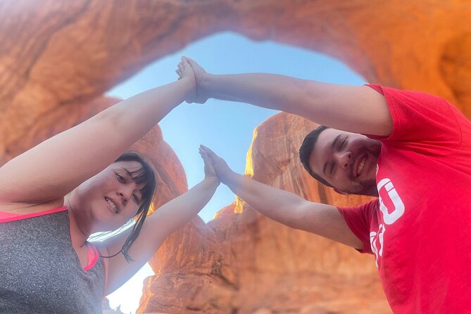 HIGHLY RATED Arches National Park Sightseeing Tour From Moab Utah - Delicate Arch From the Lower Overlook (Short Walk, Big Payoff)