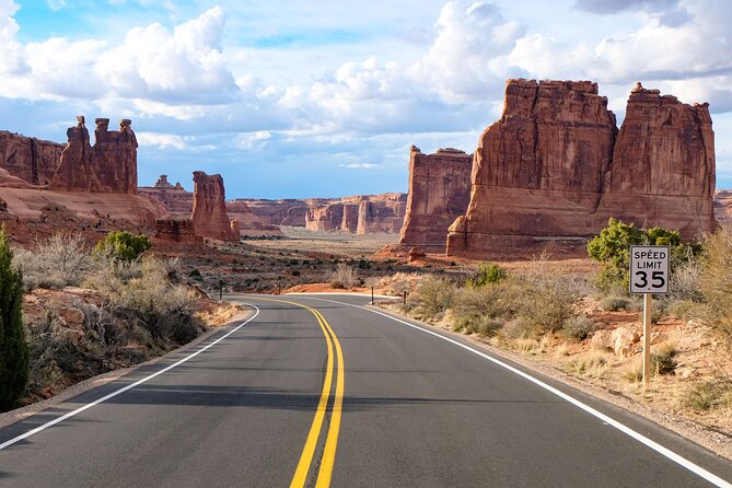 HIGHLY RATED Arches National Park Sightseeing Tour From Moab Utah - Cost, Comfort, and Group Size: Is $149.46 Worth It?