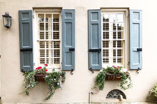 Historic Charleston Guided Sightseeing Walking Tour - French Quarter landmarks: Dock Street Theatre to the Slave Mart Museum