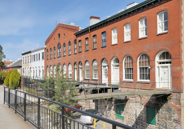 Historic Savannah Guided Walking Tour - Entering The Historic District From Oglethorpe Square