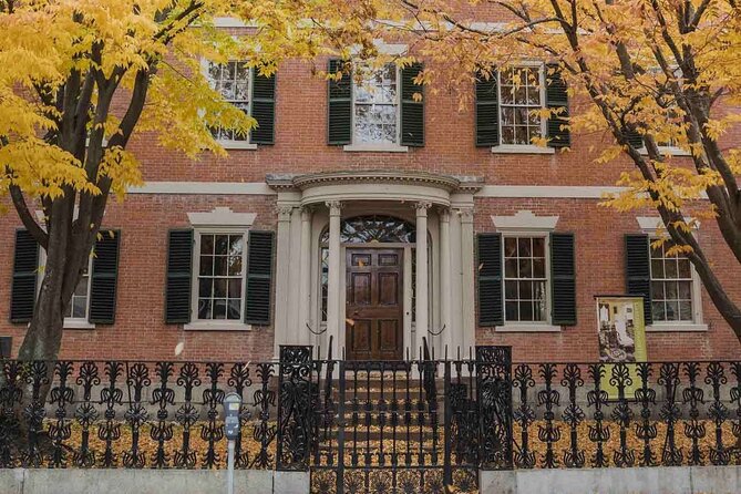 History and Hauntings of Salem Guided Walking Tour - Guides, Pace, and Group Size: How It Feels in Real Life
