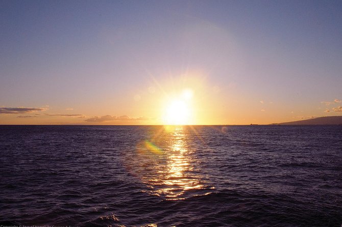 Honolulu: Pacific Star Sunset Dinner Cruise and Show - Boarding the Star of Honolulu: your table, your view, your comfort