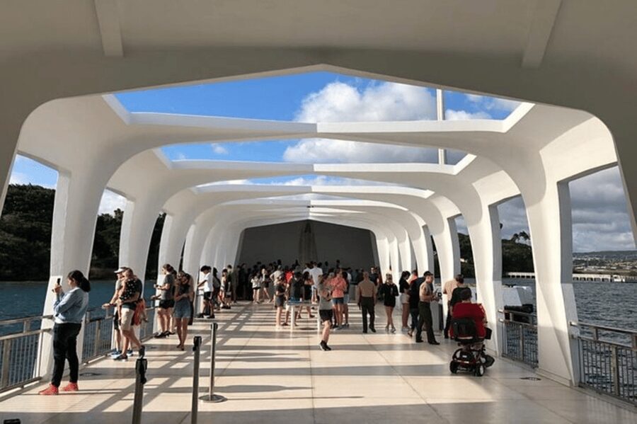 Honolulu: Pearl Harbor USS Arizona Memorial Tour - Waikiki hotel pickup to Pearl Harbor, with a guide on the ride