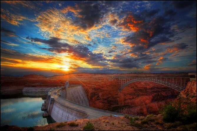 Hoover Dam Comedy Tour with Lunch and Comedy Club Tickets - Bridge Views and Boulder City Stops