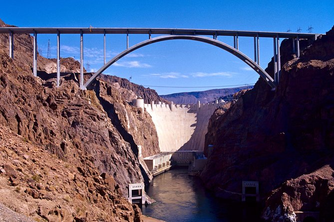 Hoover Dam Tour from Las Vegas with Hot Breakfast - Hot breakfast on board, what you get, and why it helps