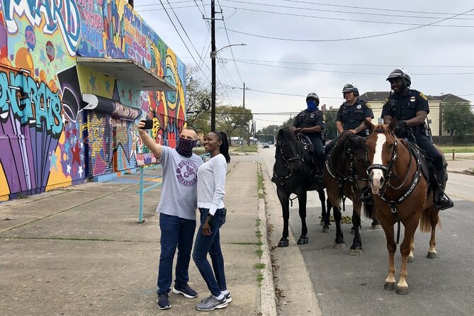 Houston's Official City & Mural Tour! - Why this Houston city and mural bus ride works for first timers
