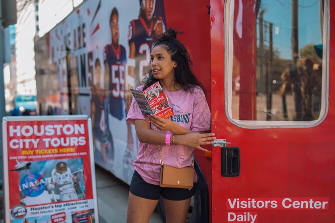 Houston's Official City & Mural Tour! - Art on walls: what you get from the Houston Graffiti Building stop