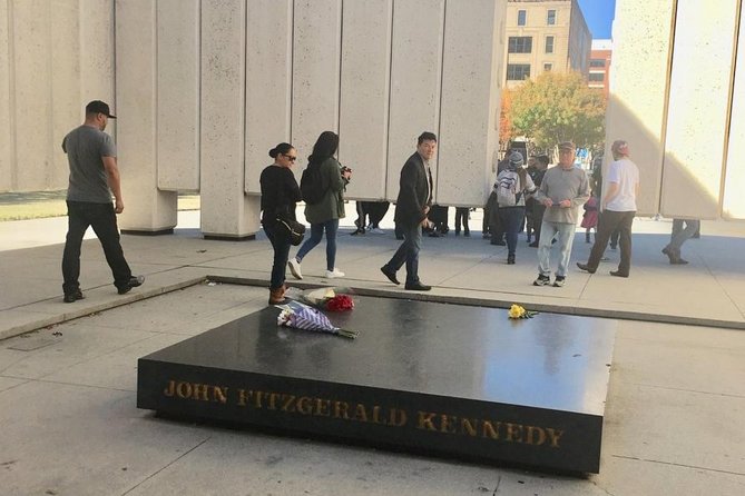 JFK Assassination and Museum Tour with Lee Harvey Oswald Rooming House - Dealey Plaza and the Grassy Knoll: How the Guide Keeps It Grounded