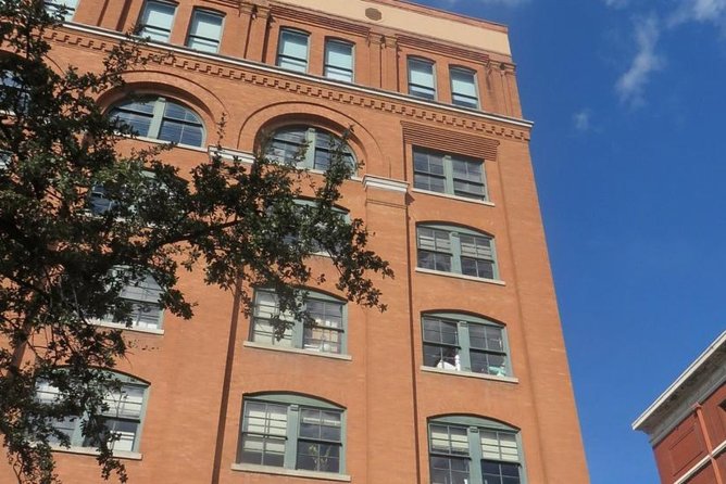 JFK Assassination and Museum Tour with Lee Harvey Oswald Rooming House - Oswald Rooming House: A Quick Stop With Big Atmosphere