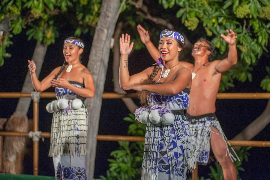 Kailua-Kona: Voyagers of the Pacific Luau with Buffet Dinner - Oceanfront Check-In at Royal Kona Resort