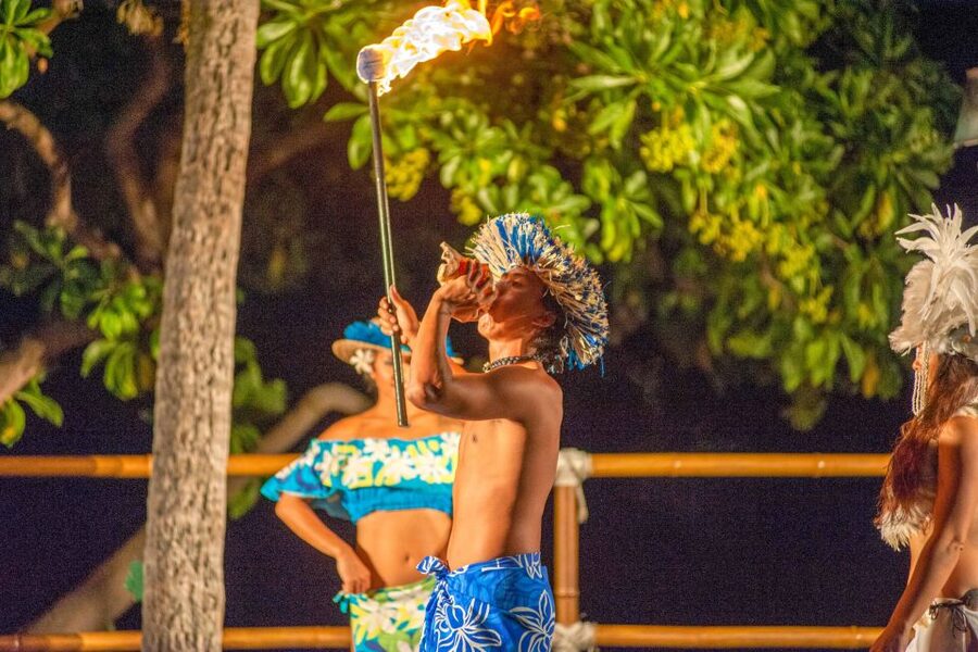 Kailua-Kona: Voyagers of the Pacific Luau with Buffet Dinner - The Show: Voyagers of the Pacific and the Samoan Fire Knife Finale