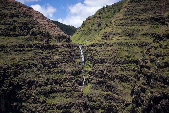 Kauai Deluxe Waterfall Safari: Helicopter Tour - Waimea Canyon and waterfalls: how the scenery changes minute to minute
