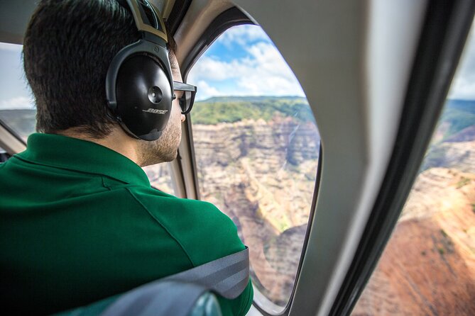 Kauai Deluxe Waterfall Safari: Helicopter Tour - Group size, seating, and the weight rules you must take seriously