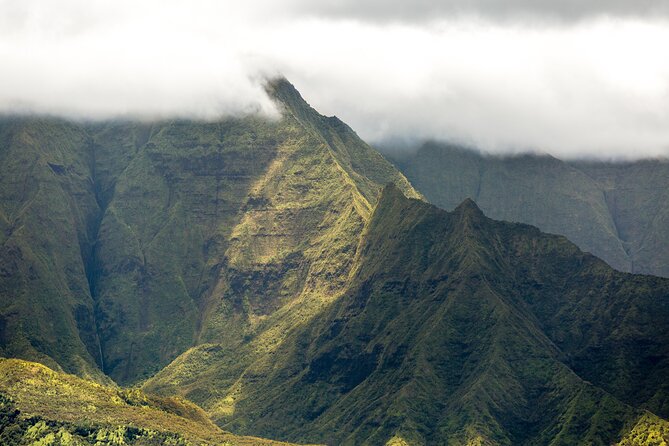 Kauai' Exclusive Helicopter Tour: Land & Explore Olokele Canyon - How the pilot and commentary shape the whole flight