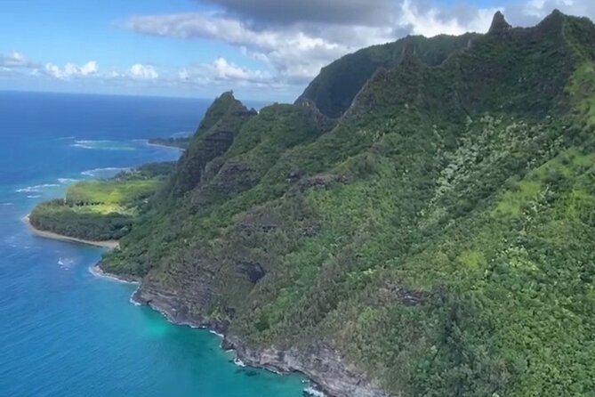Kauai: Hughes 500 4-Passenger Doors-Off Helicopters - Na Pali Coast: 17 miles of 3,000-foot cliffs