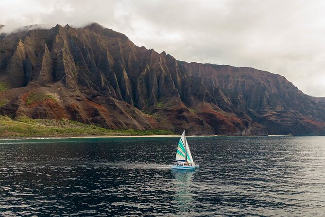 Kauai: Leila Na Pali Sunset Dinner Sail - Drinks, alcohol rules, and why IDs matter