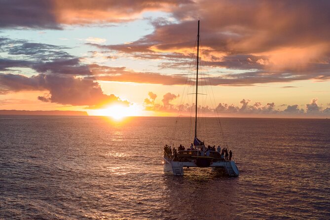 Kauai: Leila Na Pali Sunset Dinner Sail - Getting on board: barefoot sailing, group size, and how “comfortable” can change