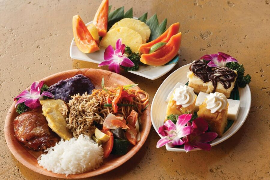 Kauai: Luau Kalamaku with Buffet Dinner & Show - Lei greeting, open bar, and the craft fair warm-up