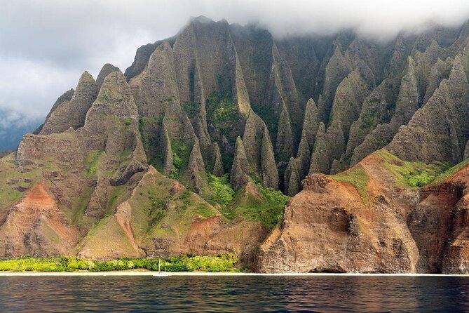 Kauai: Na Pali Sunset & Sightsee Boat Tour - Na Pali Sunset, the View That Actually Fills the Frame