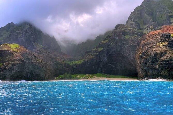 Kauai: NaPali Boat Tour on the Amelia K - Snorkeling setup: equipment included, towels not included