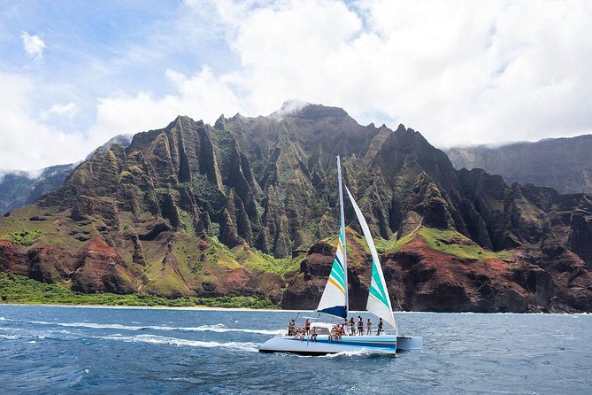 Kauai’s Na Pali Coast Snorkel and Sail Tour - Why Na Pali feels like the main event from the catamaran
