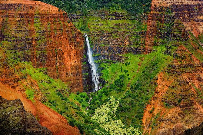 Kauai Waimea Canyon and Koke'e Tour - Spouting Horn and Hanapepe: Coastal Hawaii Before the Mountain Red Soil