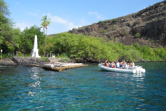 Kealakekua Bay Captain Cook Snorkel Exclusive - Three hours of route flow, with caves and Captain Cook stops