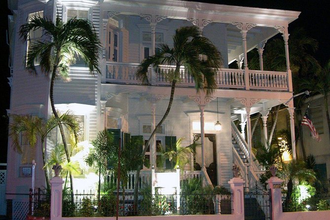 Key West Haunted Pub Crawl and Ghost Tour with Free T-Shirt - 429 Caroline St and the Porter Mansion Photo Moment
