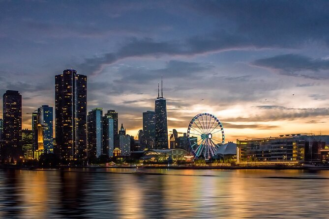 Lake Michigan Sunset Cruise in Chicago - Sunset on Lake Michigan, when the skyline turns into a light show