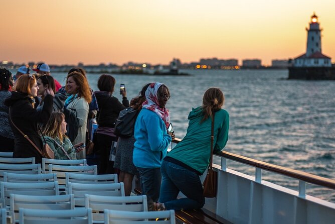 Lake Michigan Sunset Cruise in Chicago - What the bar and snacks add to a real evening out