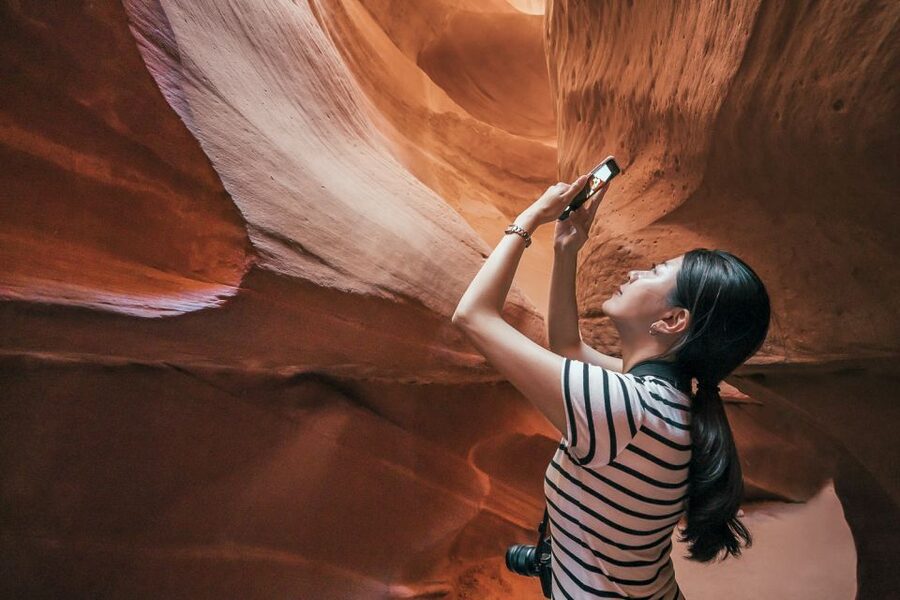 Las Vegas: Antelope Canyon & Horseshoe Bend Tour with Pickup - Horseshoe Bend: the 1 km walk and the 1,000-foot drop