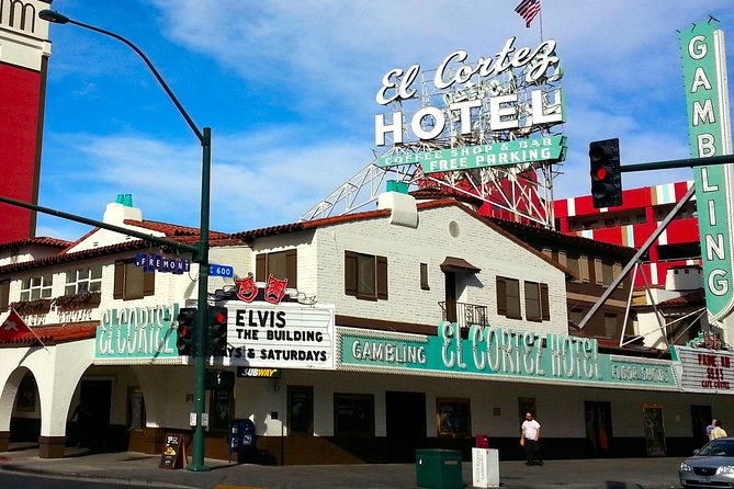Las Vegas Downtown & Fremont Street - Guided Walking Tour - How the Tour Feels in Real Life: Small Group, Headsets, and Easy Orientation