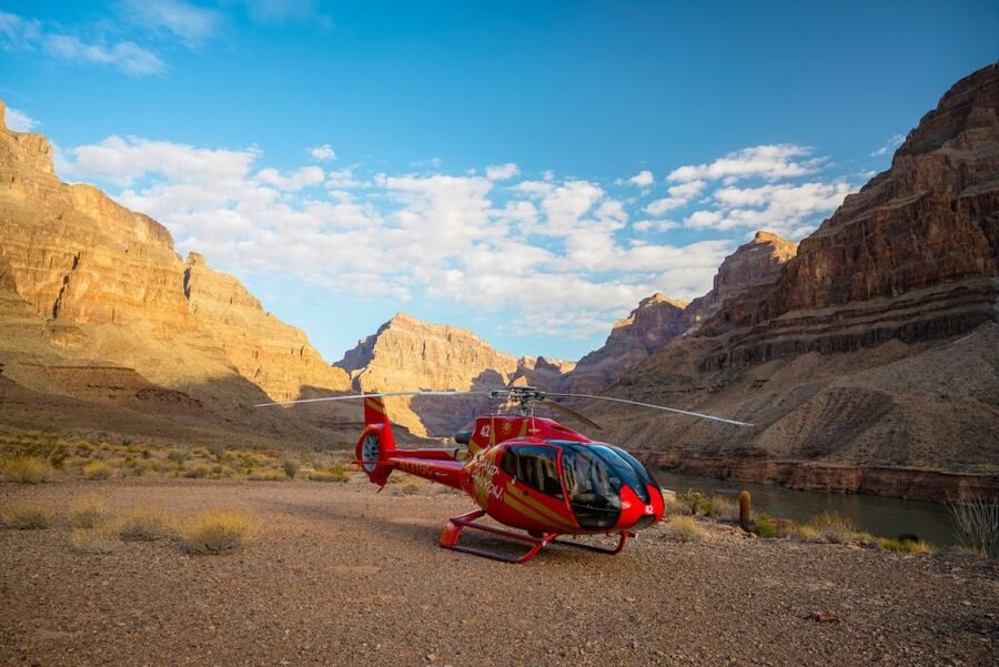 Las Vegas: Grand Canyon Helicopter Landing Tour - Picking a seat and meeting the group: check-in and splits