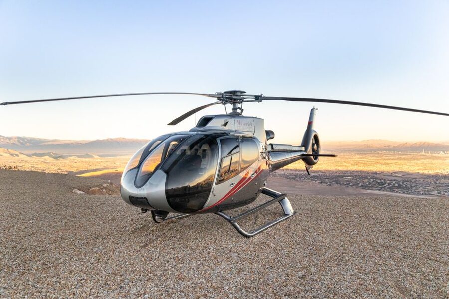 Las Vegas: Helicopter Night Flight over the Strip - Pilot Narration and the Photo That Becomes a Souvenir