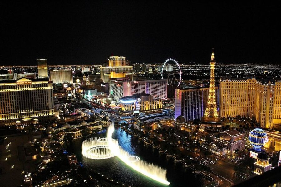 Las Vegas: Night Helicopter Flight over Las Vegas Strip - Seat Choice, Windows, and How to Photograph Without Losing the Moment
