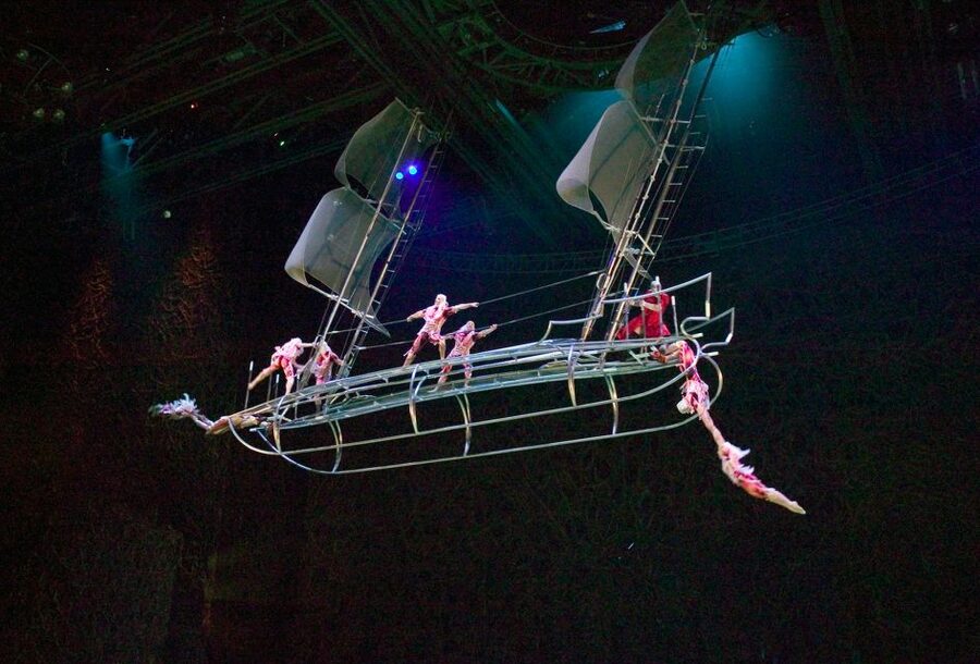 Las Vegas: “O” by Cirque du Soleil at Bellagio - Acrobats, swimmers, and divers: what to watch for
