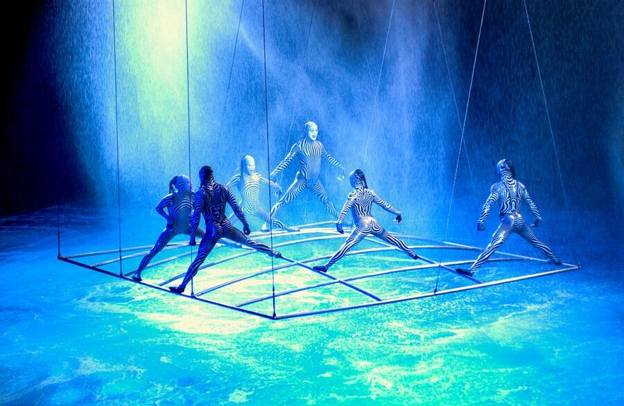 Las Vegas: “O” by Cirque du Soleil at Bellagio - Water as the main character: the scale you can feel