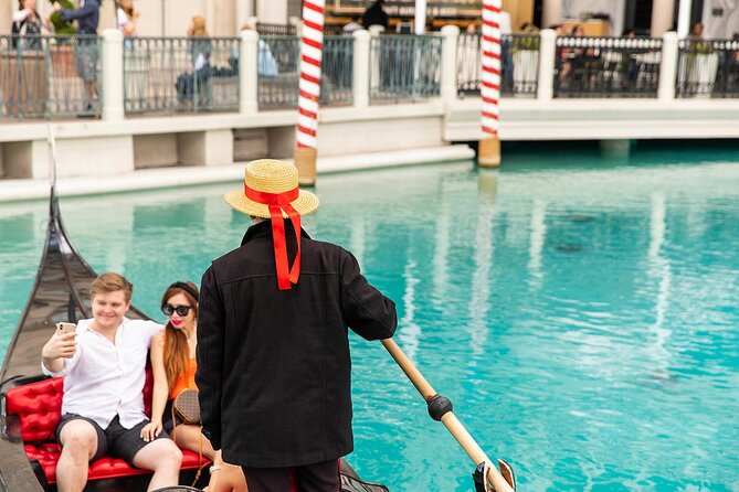 Las Vegas Super Saver: Madame Tussauds with Gondola Boat Ride - Madame Tussauds at The Venetian: celebrity photos without the stress