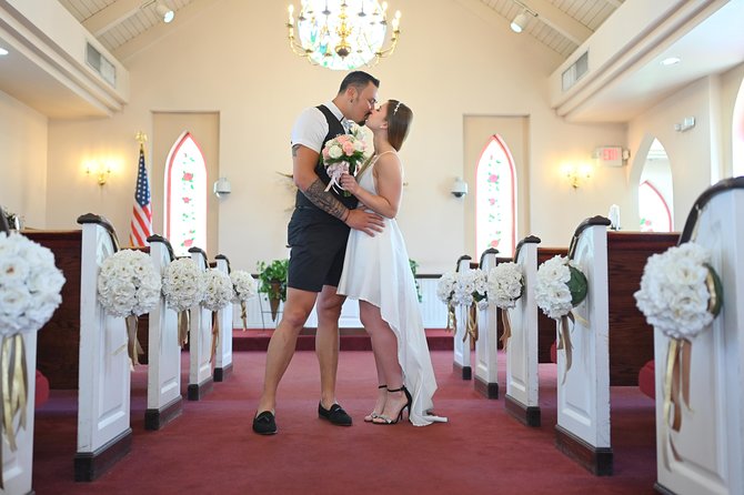 Las Vegas Wedding at A Special Memory Wedding Chapel - Photo reality check: included digital photos, plus costly add-ons